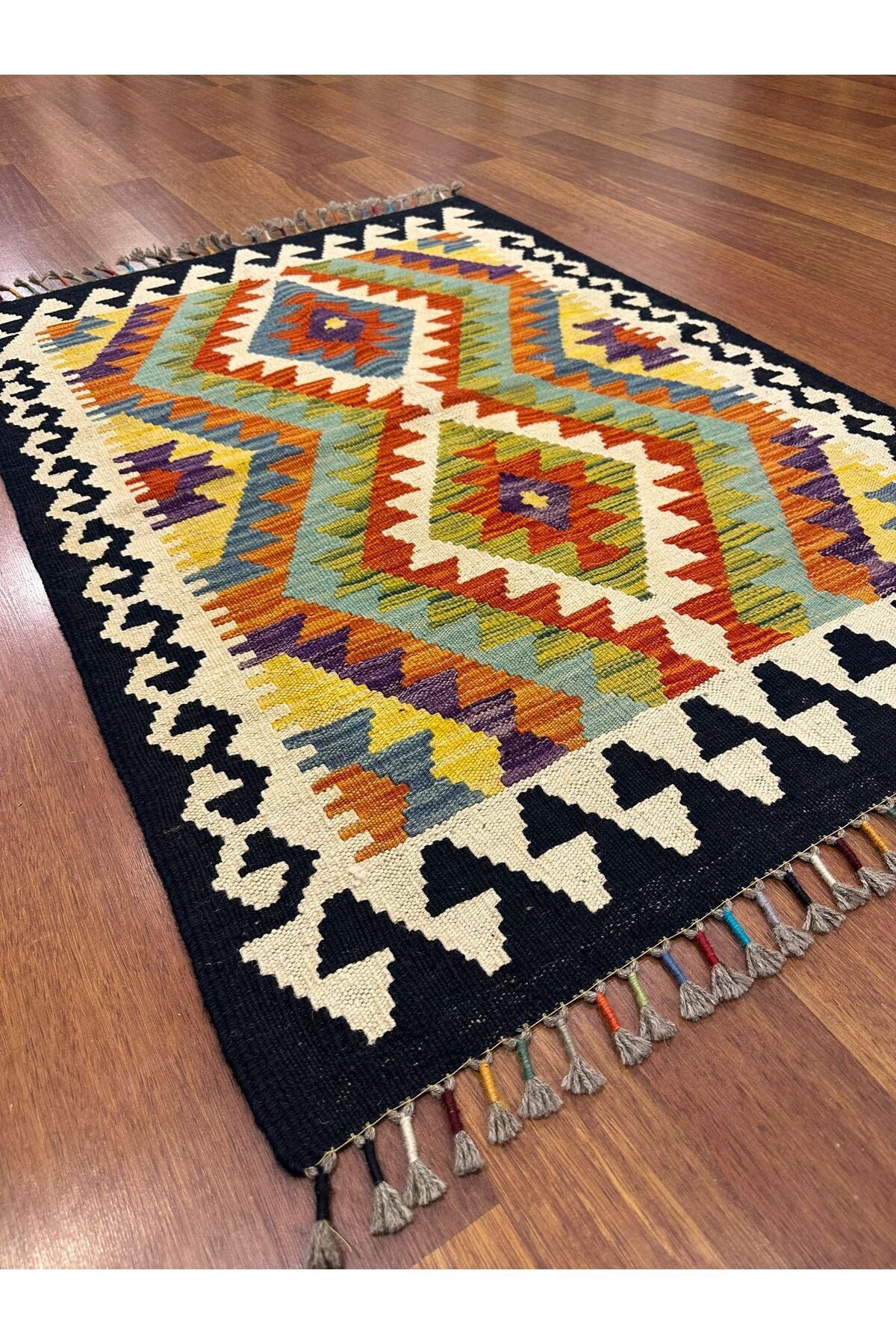 Miras Serisi Siyah Çerçeveli Kök Boya El Emeği Doğal İplik Etnik Desen Geleneksel Kilim Koleksiyonu - Siyah