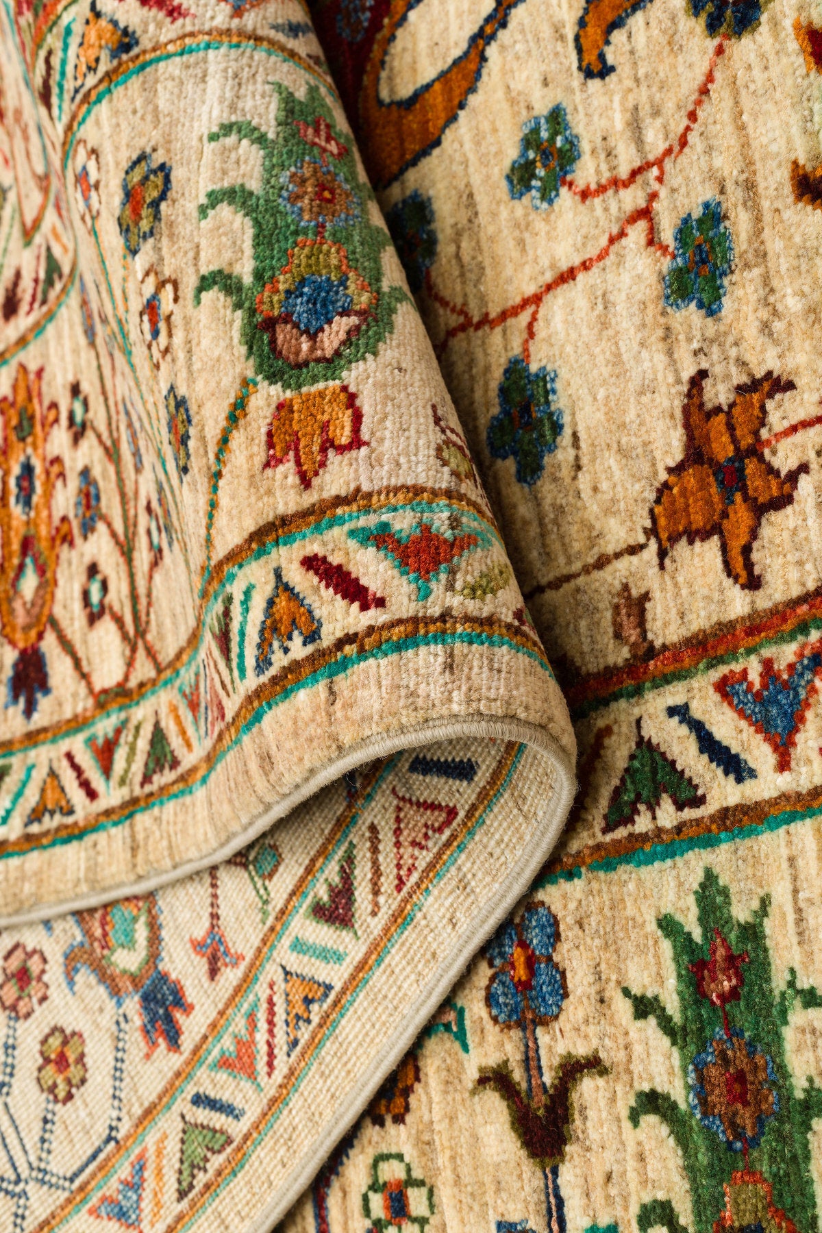 Sultani El Dokuma Yün Halı Bej Klasik Oryantal Çiçek Motifli Vintage Geleneksel Salon Halısı
