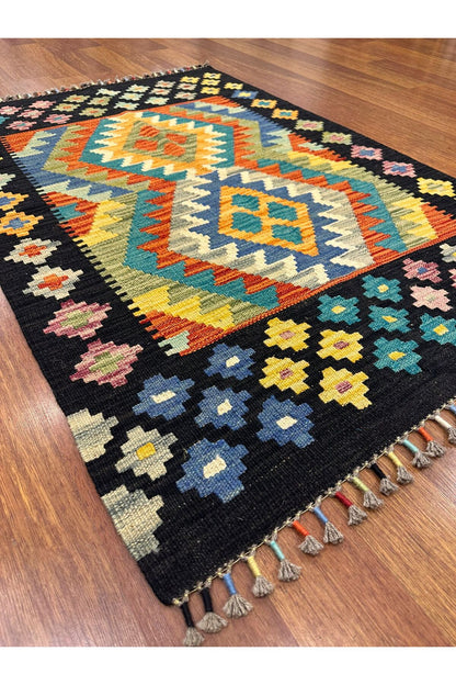 Miras Siyah Çerçeveli Etnik Desen Kök Boya El Emeği Doğal İplik Geleneksel Kilim Koleksiyonu - Kırmızı