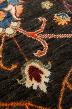Sultani El Dokuma Yün Halı Siyah Zeminli Çiçek Motifli Klasik Desenli Vintage Premium Salon Halısı
