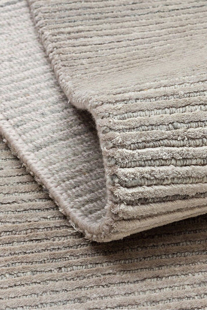 Siena Silver El Dokuma Teknikleriyle Özenle Üretilmiş, Doğal Bambu, Yün Karışımlı Salon Halısı - Gümüş