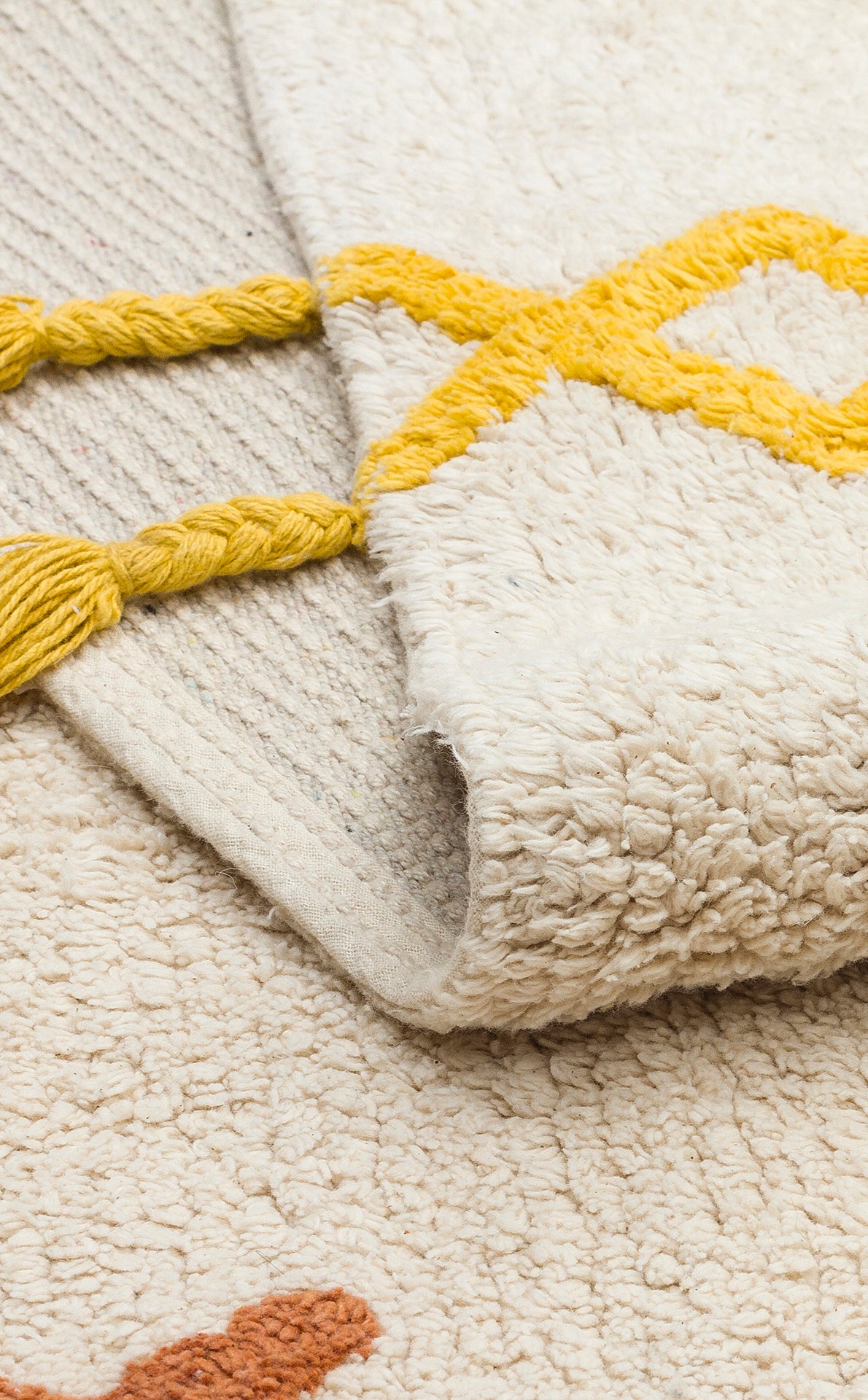 Bonny Geometrik Desenli Bej Rengi Yıkanabilir Kaydırmaz Taban Yumuşak Yüzeyli Çocuk Odası Halısı - Turuncu