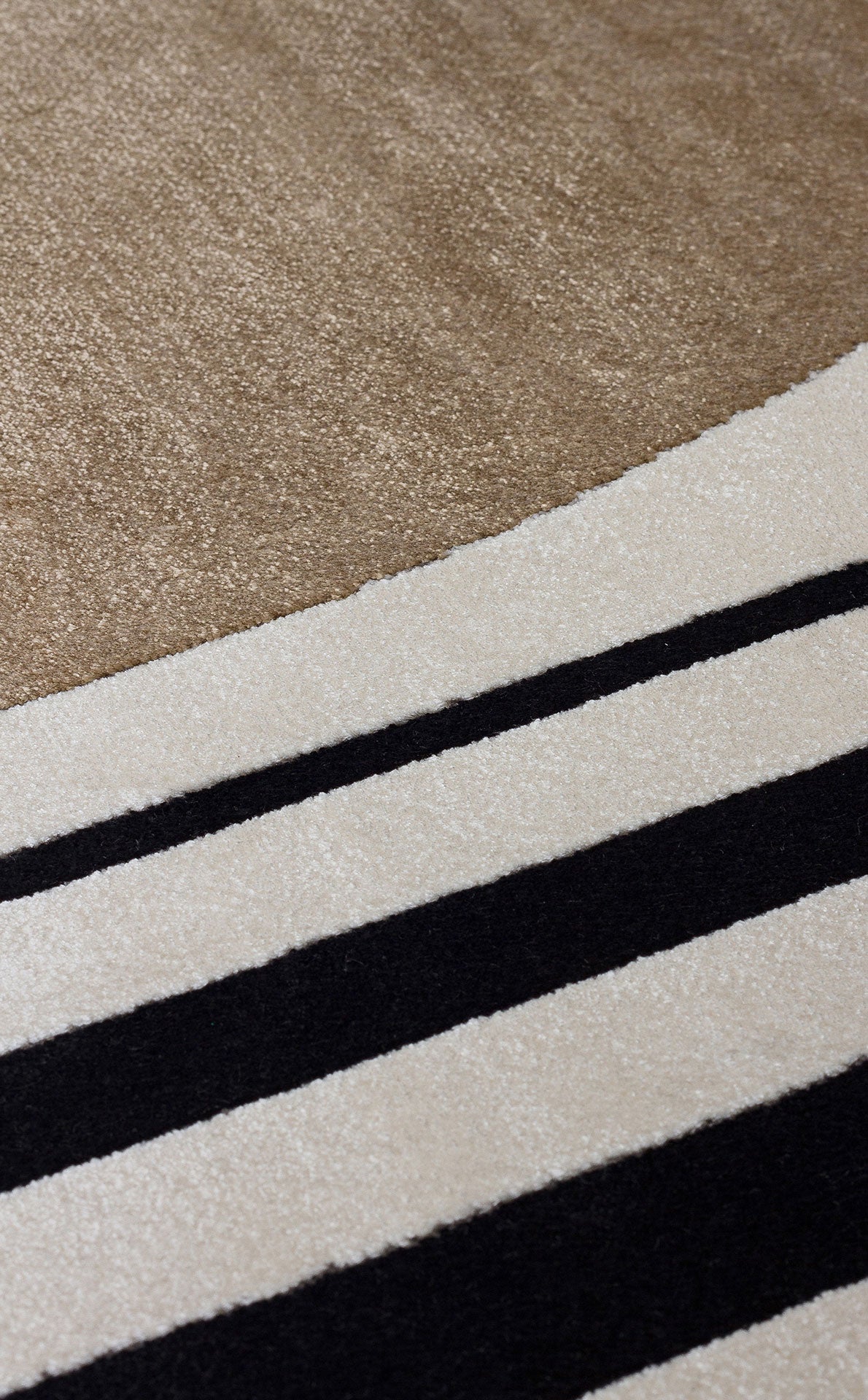 Riviera Modern Asimetrik Geometrik Desenli Krem Siyah Altın Rengi Viskon Polyester Şık Salon Halısı