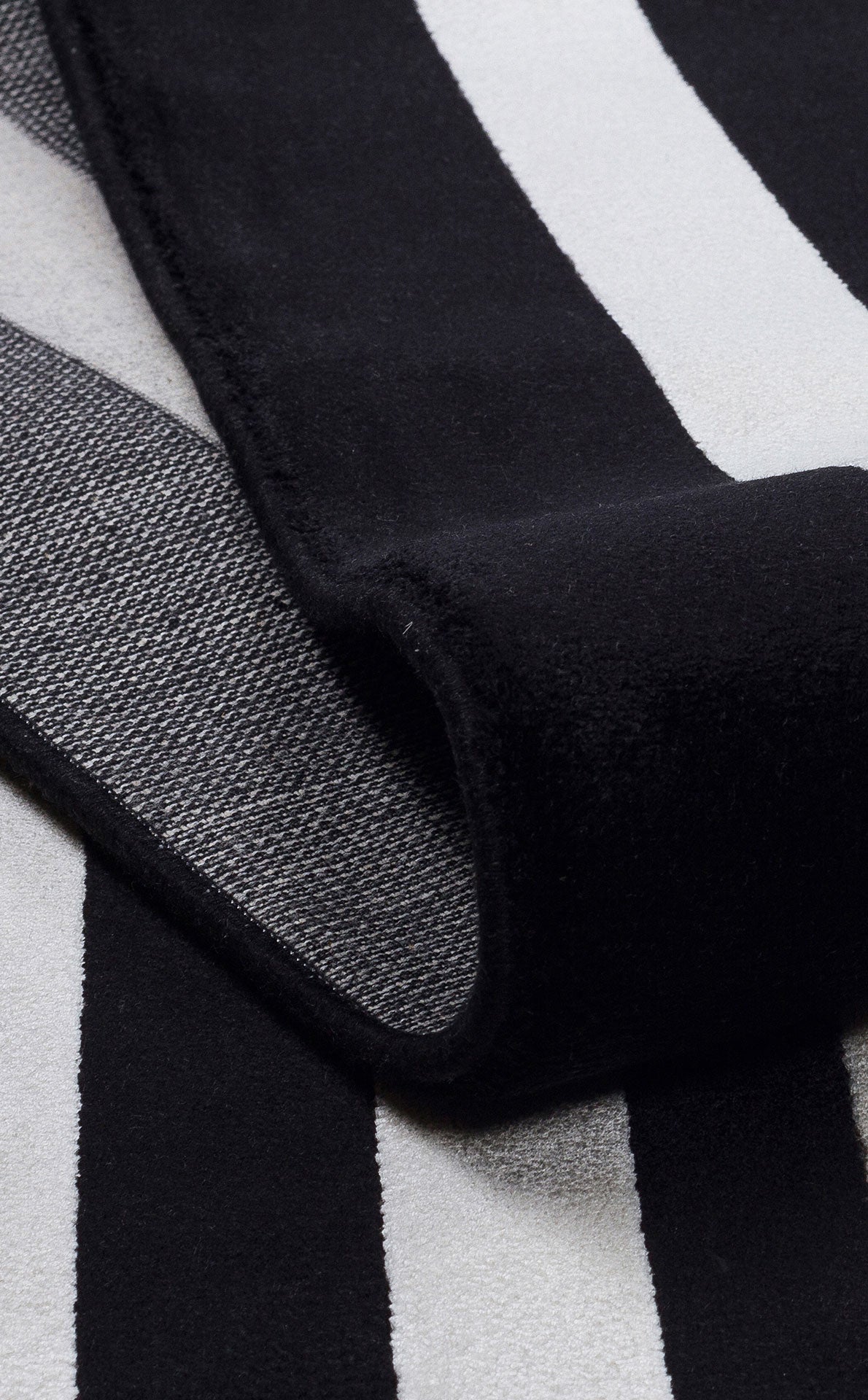 Riviera Modern Asimetrik Geometrik Desenli Krem Siyah Altın Rengi Viskon Polyester Şık Salon Halısı
