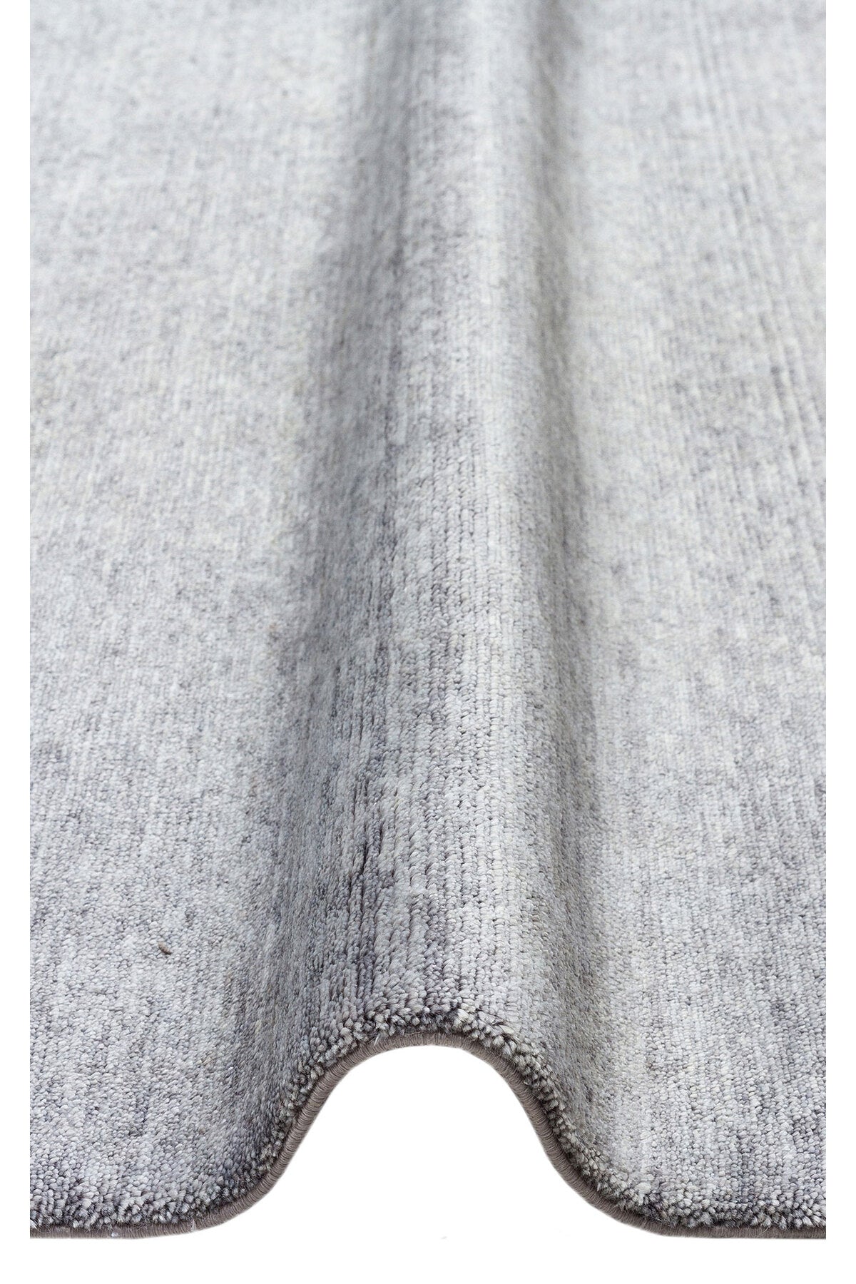 Atlas Serisi Halı Açık Gri Minimal Saçaklı Lyocell Dokulu Özel Tezgah Salon Halısı