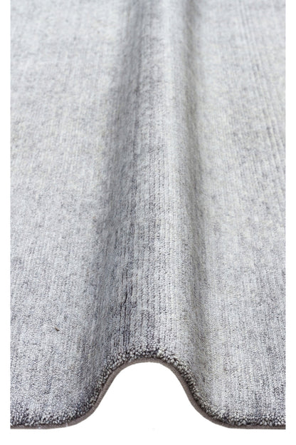 Atlas Serisi Halı Açık Gri Minimal Saçaklı Lyocell Dokulu Özel Tezgah Salon Halısı