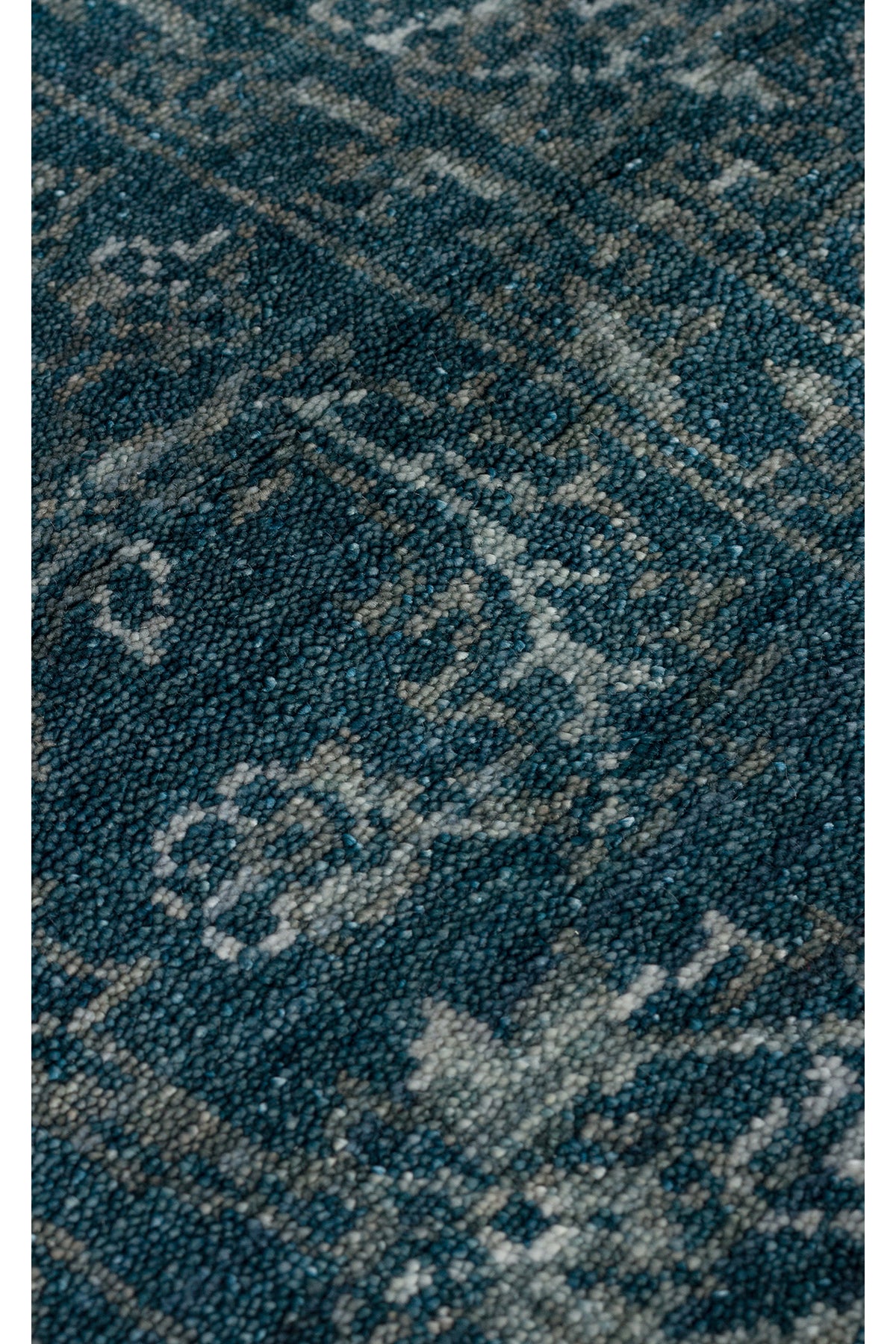 Atlas Serisi Halı Lacivert Uşak Desen Saçaklı Lyocell Dokulu Özel Tezgah Salon Halısı