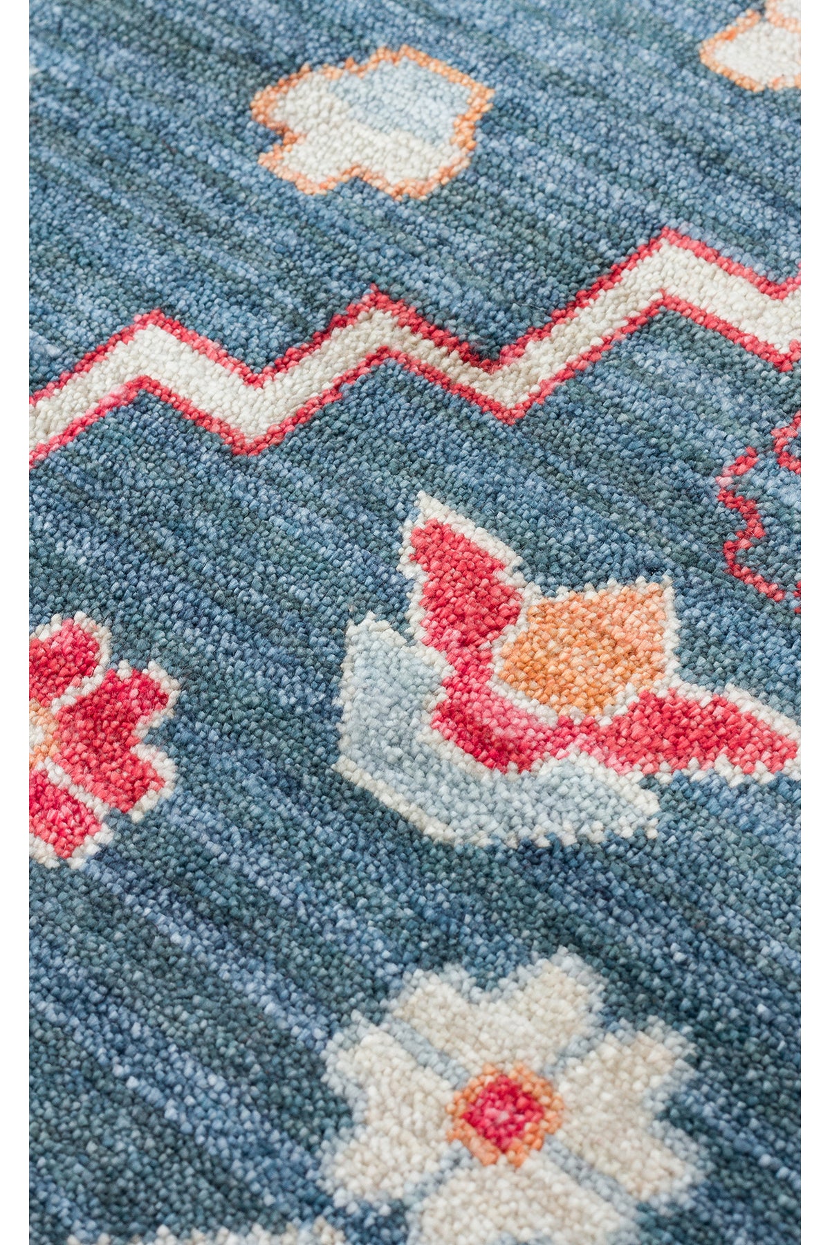 Efsun El Emeği Lacivert Lyocell Özel Tezgah Modern Uşak Desenli Saçaklı Salon Halısı