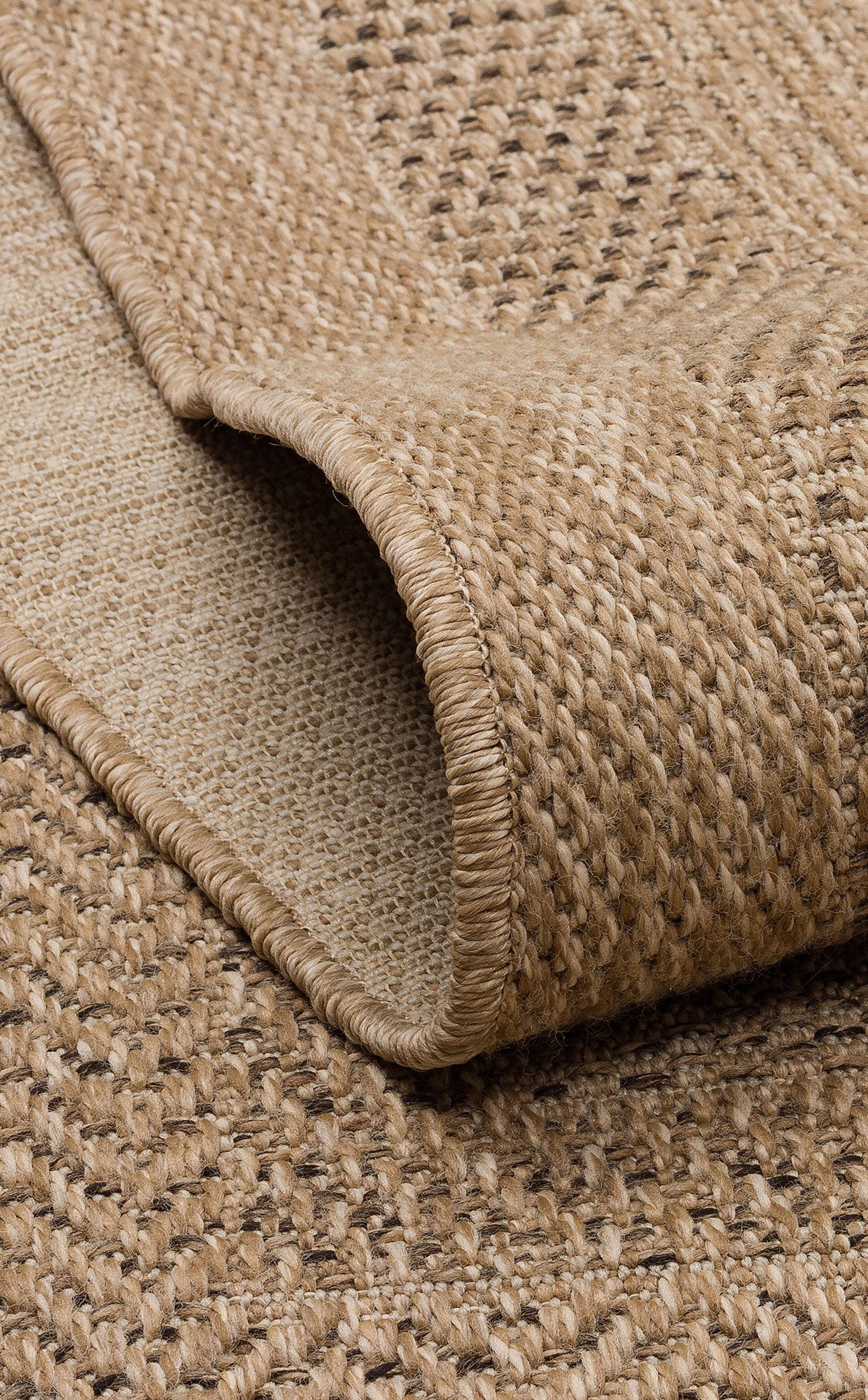 Sunlight and Water Resistant Sisal Jute Wicker Carpet with Natural Jute Appearance Suitable for Garden Use