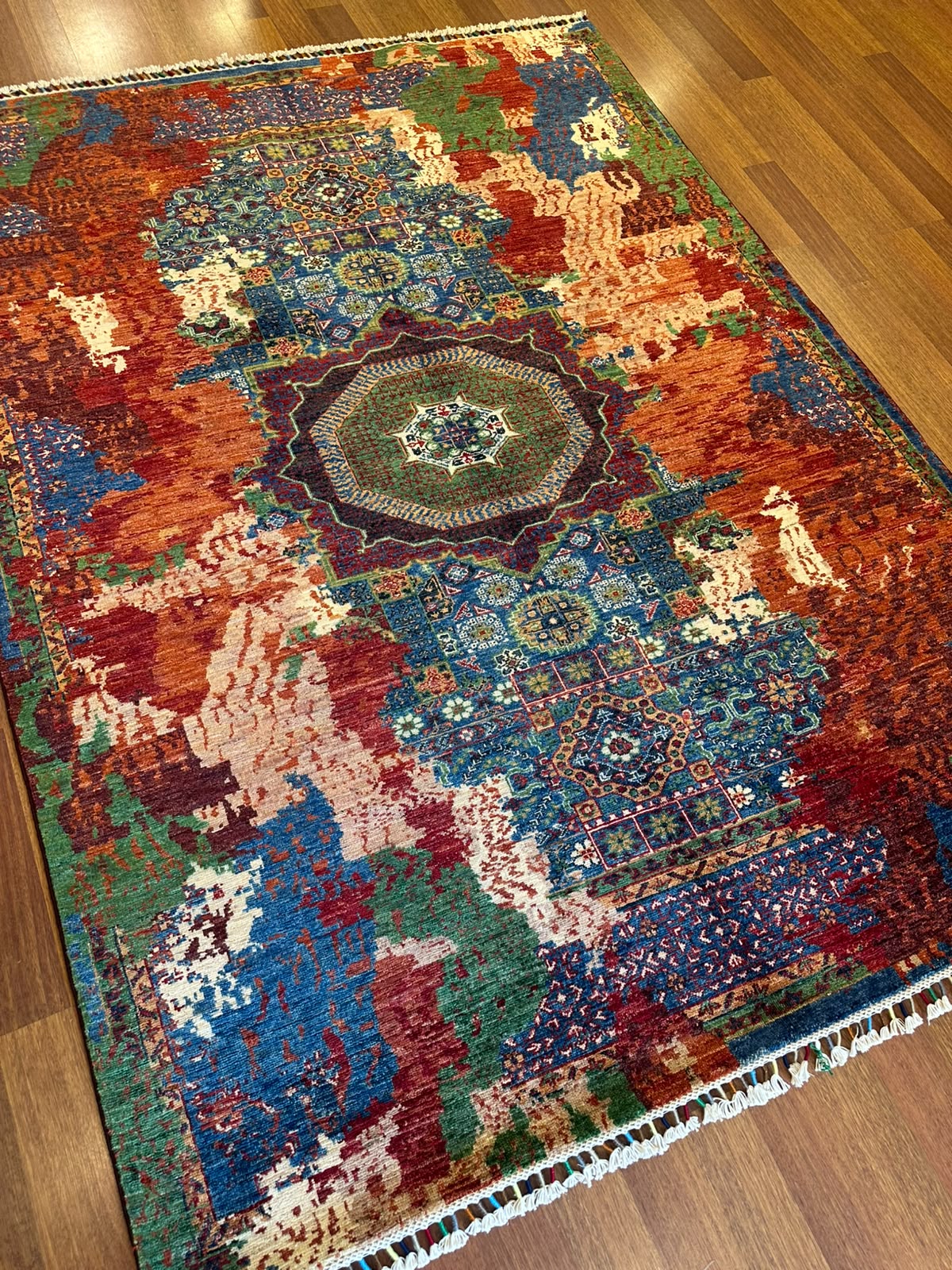 Memlük Halısı Yeşil Madalyon Motifli Vintage Eskitme Desenli Etnik Premium Dekoratif Salon Halısı - Çok Renkli